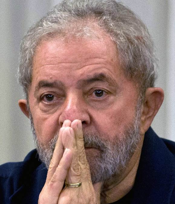 Lula atento a carta de ma.jpeg