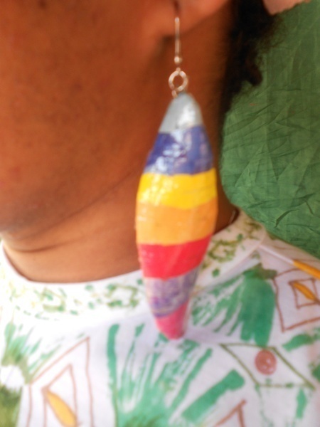 Brinco de casca e papel