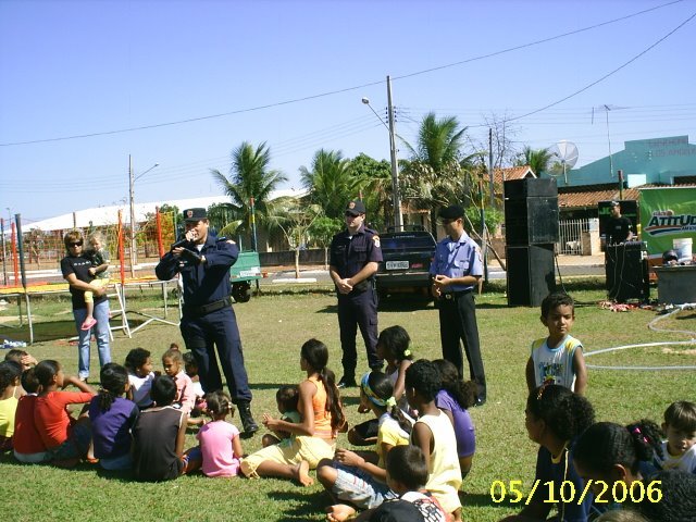 Palestra sobre drogas parceiria com a pm display