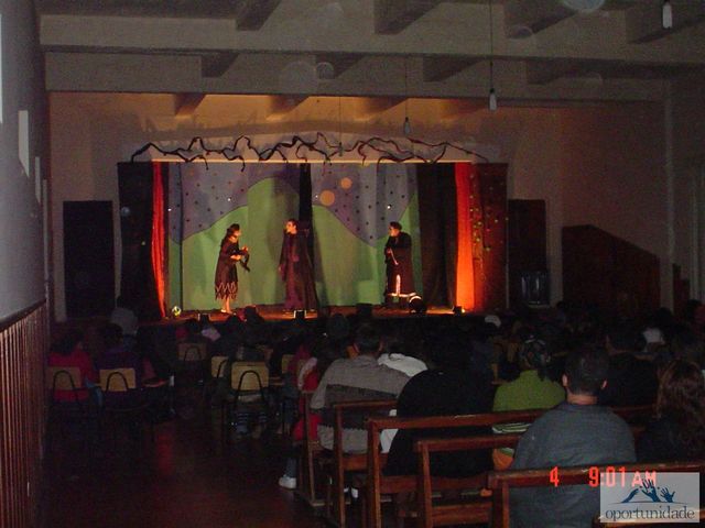 2006.06.04.criança no teatro.  1  display