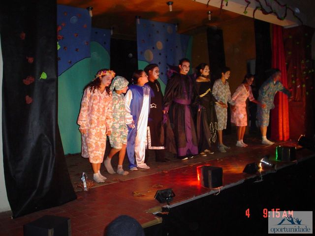 2006.06.04.criança no teatro.  2  display