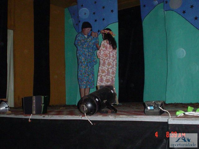 2006.06.04.criança no teatro.  4  display