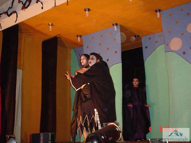 2006.06.04.criança no teatro.  5  display