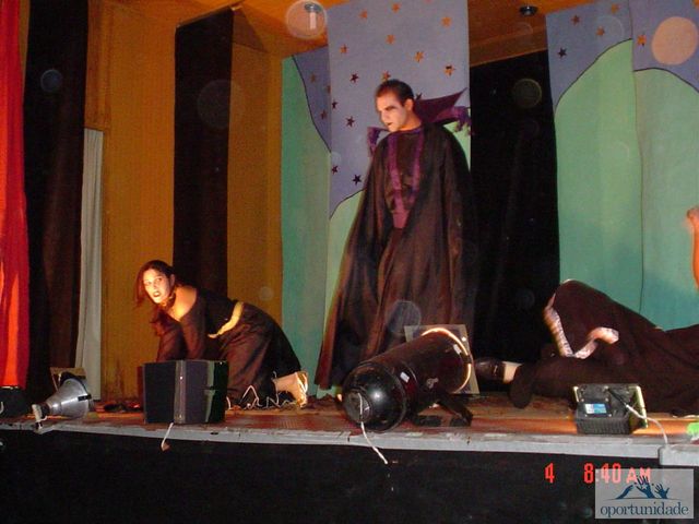 2006.06.04.criança no teatro.  6  display