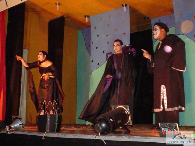 2006.06.04.criança no teatro.  7  display