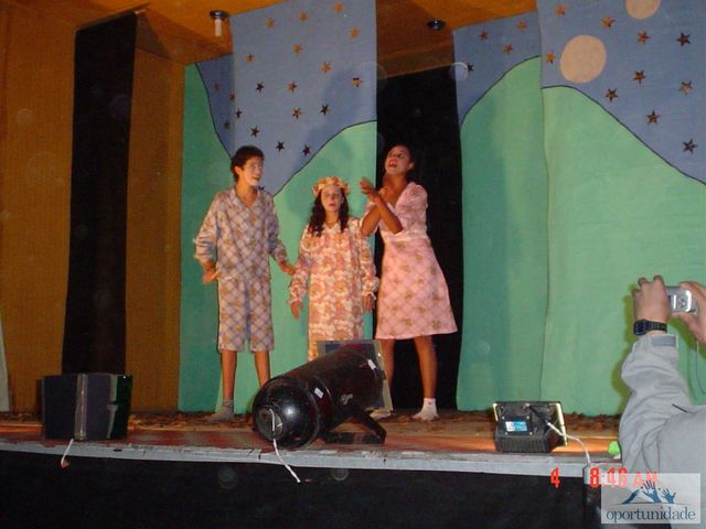 2006.06.04.criança no teatro.  9  display