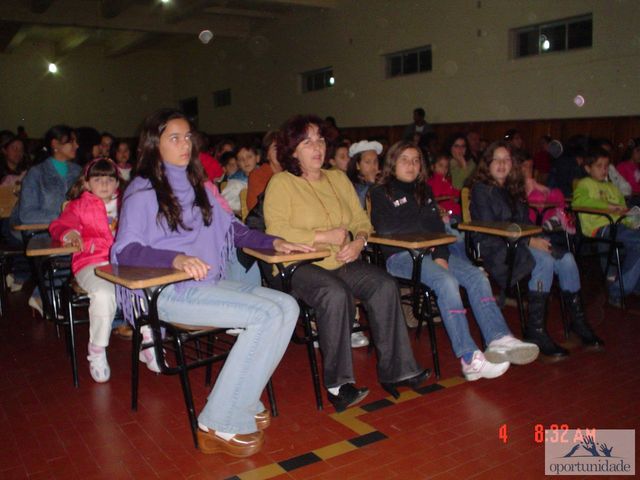 2006.06.04.criança no teatro.  12  display