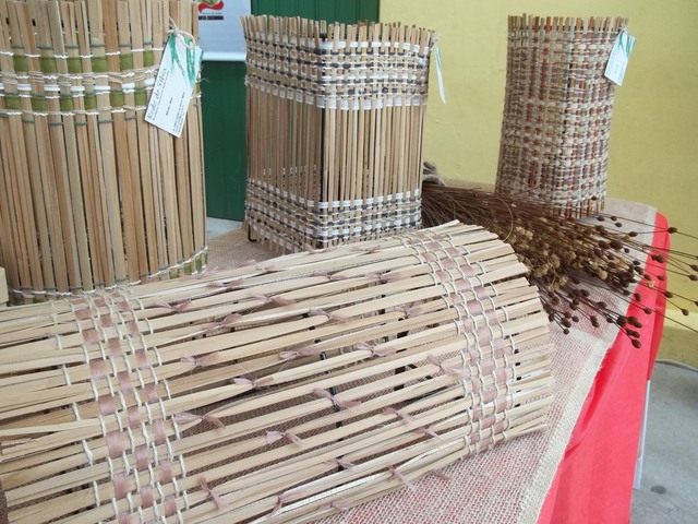 100 1623 display