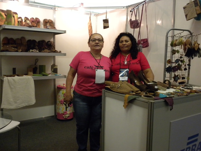  002196  display