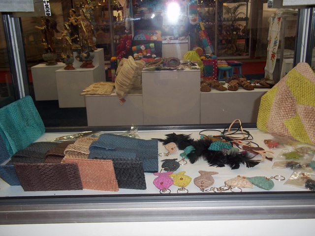  002821   2  display