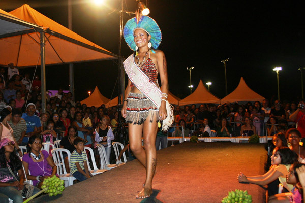 Miss indigena display