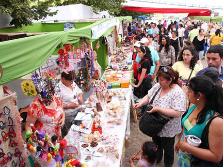 Feria internacional de arte popular display